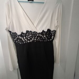 VENUS Black and White Long Sleeve Dress